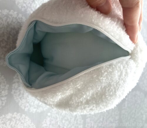 しろたんペンポーチ背面のペンを入れる部分