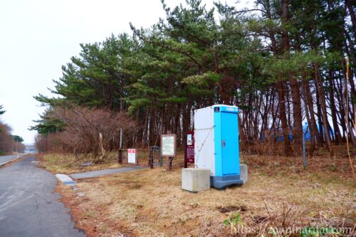 寒立馬越冬放牧地アタカ入口の簡易トイレ