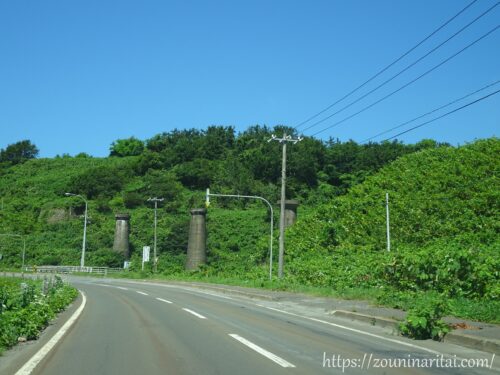 松前線渡島大沢駅付近に残る橋脚