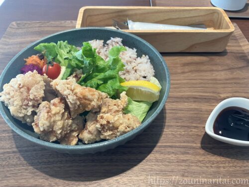 JR苫小牧駅隣接のココトマカフェフライドチキン