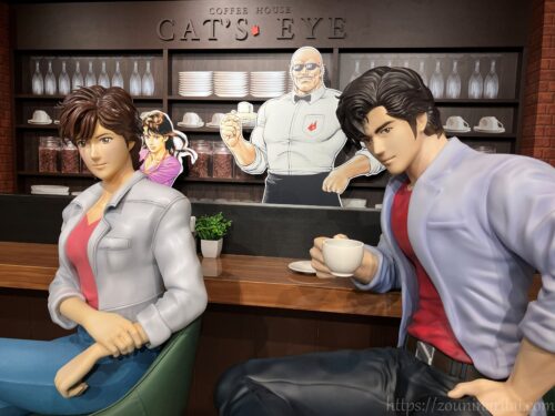 シティーハンター大原画展フォトスポット喫茶キャッツアイの獠と香の人形